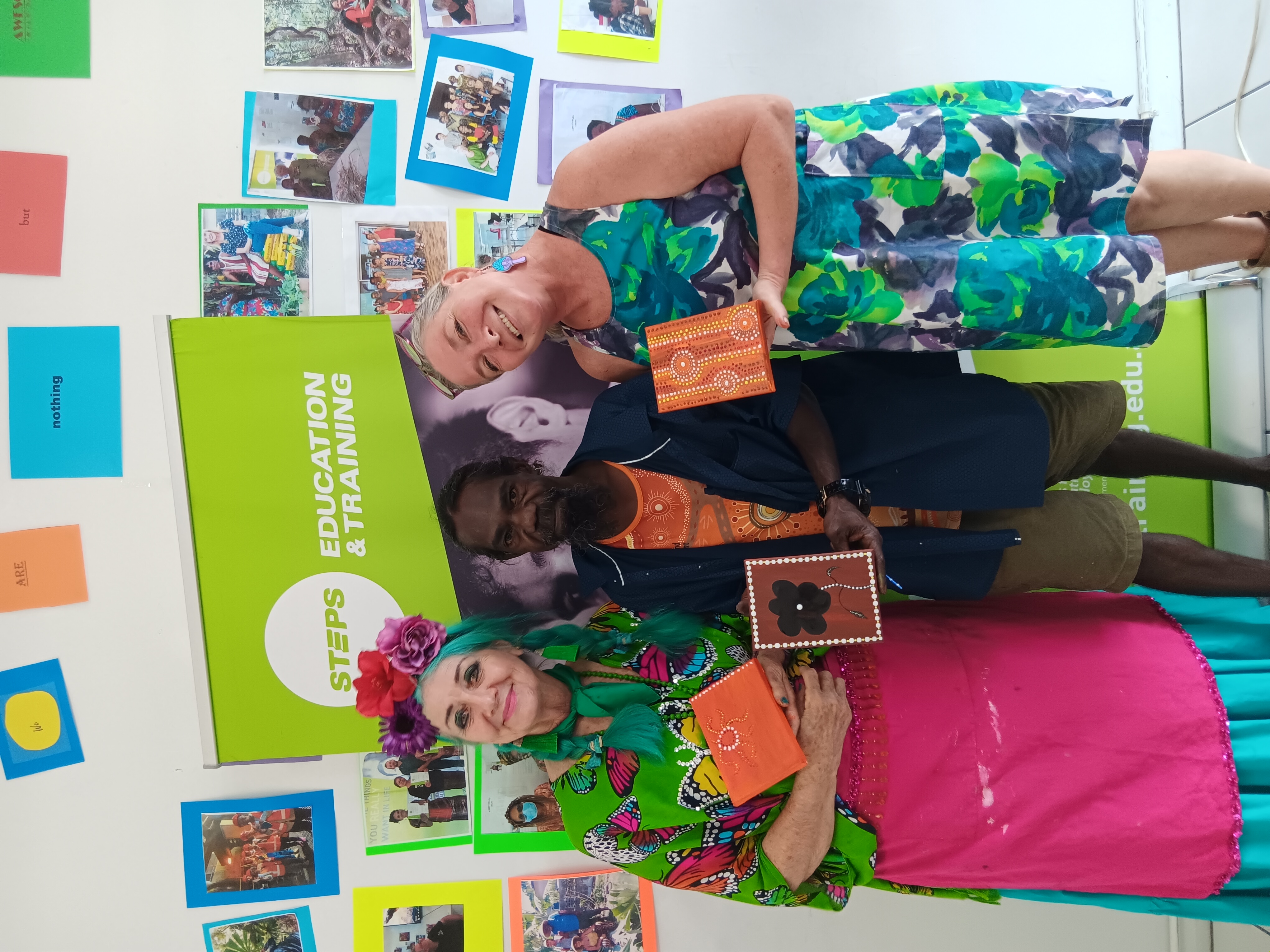 Greg Salt, Indigenous artist from Cairns., at his art workshop with participants.